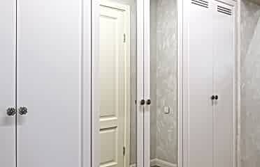 Распашной шкаф в прихожую Марино
